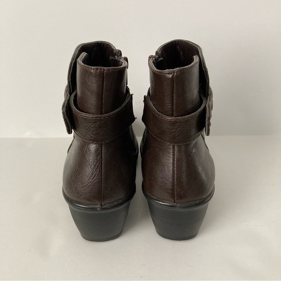 Easy Street Boots | Size 8 - Picture 3 of 6
